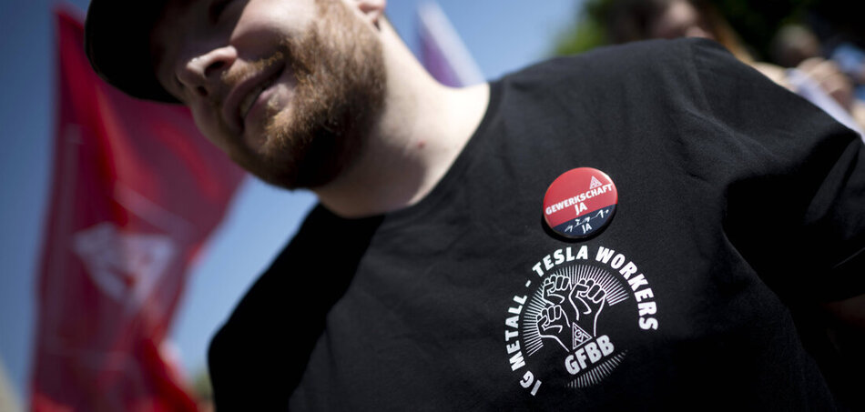 Nur die Spitze des Eisbergs: Behinderung der IG Metall bei Tesla in Grünheide – Foto: IPON / Stefan Boness