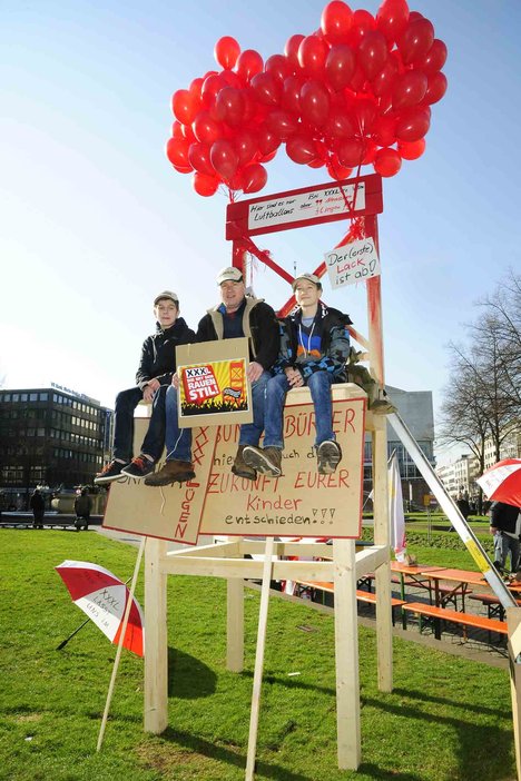 XXXL Protest-Kundgebung Paradeplatz @ Helmut Roos