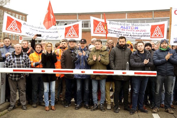 05.03.2020 Aktion der Bombardier-Beschäftigten vorm Werkstor in Mannheim - Betriebsversammlung open air fortgesetzt - 250 Beschäftigte fordern Beschäftigungs- und Standortgarantien vor der Übernahme durch Alstom